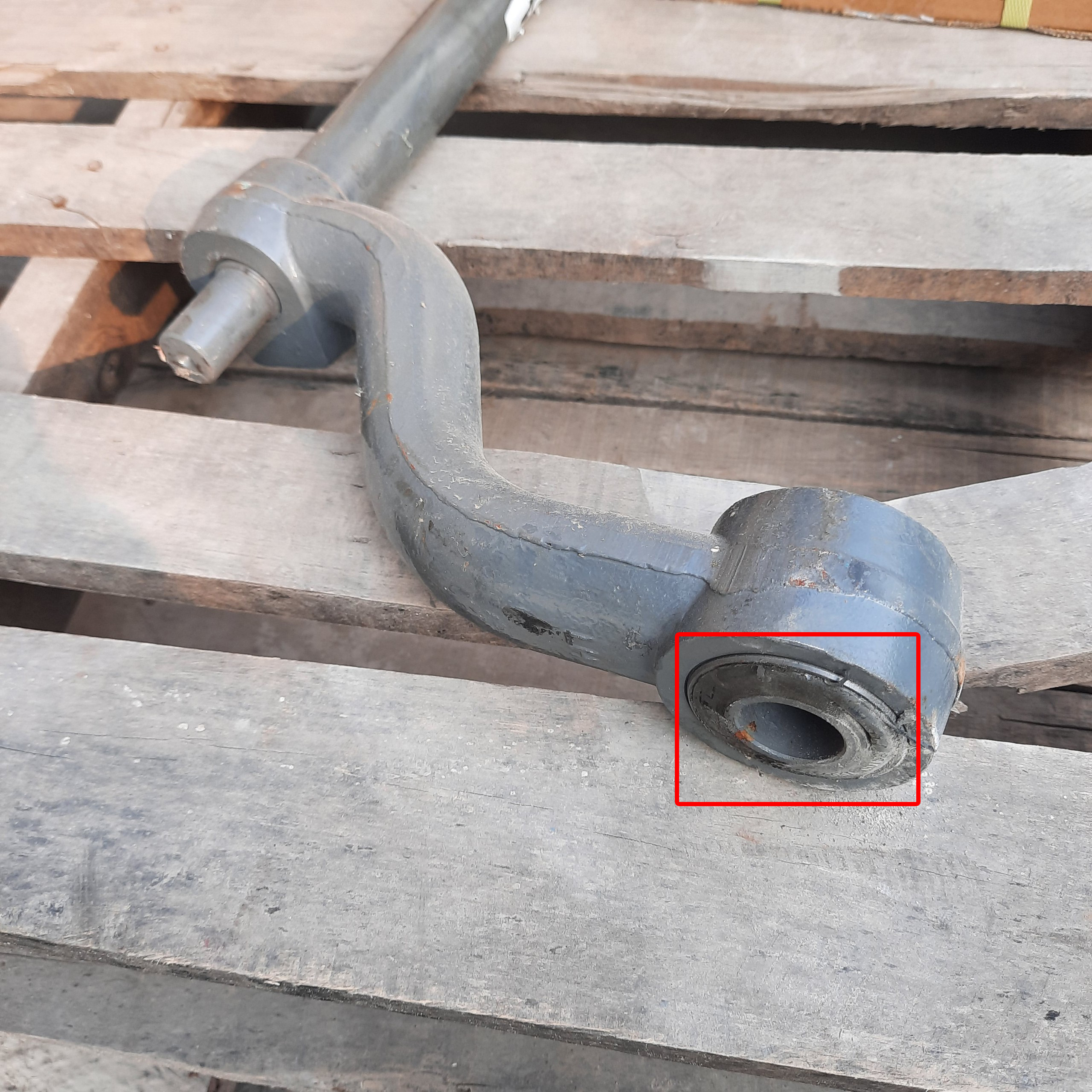 Bạc Trục Lật Cabin Howo 336 371 380 (Bạc Chân Cabin Howo Dưới / Bạc Thanh Giằng Cabin Howo)