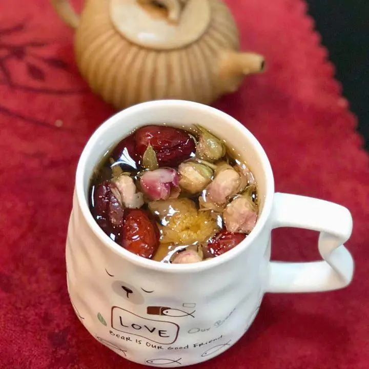 Sét trà hoa truyền thống Cúc - 20g (Hồng trà Tây Côn lĩnh, hoa cúc, táo đỏ, long nhãn, hoa hồng)