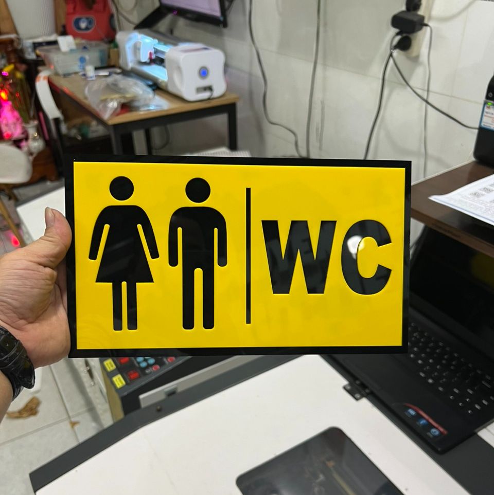 Bảng Mica chỉ dẫn WC Nam/ Nữ phối chữ màu nổi, kích thước 26cm x 15cm ...