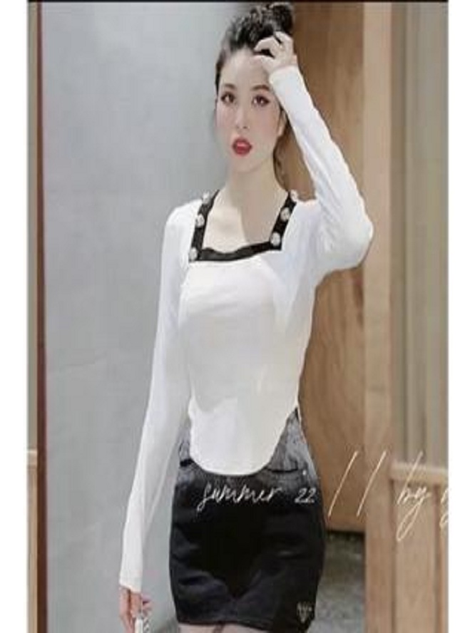 Áo len gân nữ phối nút cổ vuông