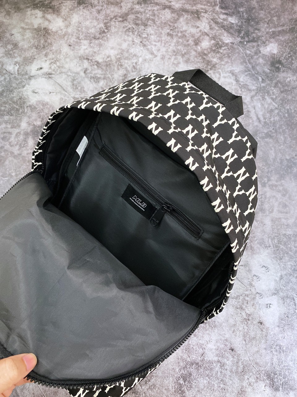 (HÀNG XUẤT XỊN) Balo MLB NY MONOGRAM BACKPACK VNXK Size Lớn Full Tem Tag