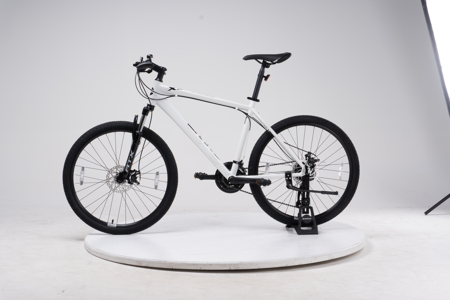 Xe đạp thể thao đua địa hình mtb giant atx 660 – phanh đĩa, bánh 26 inches – 2022