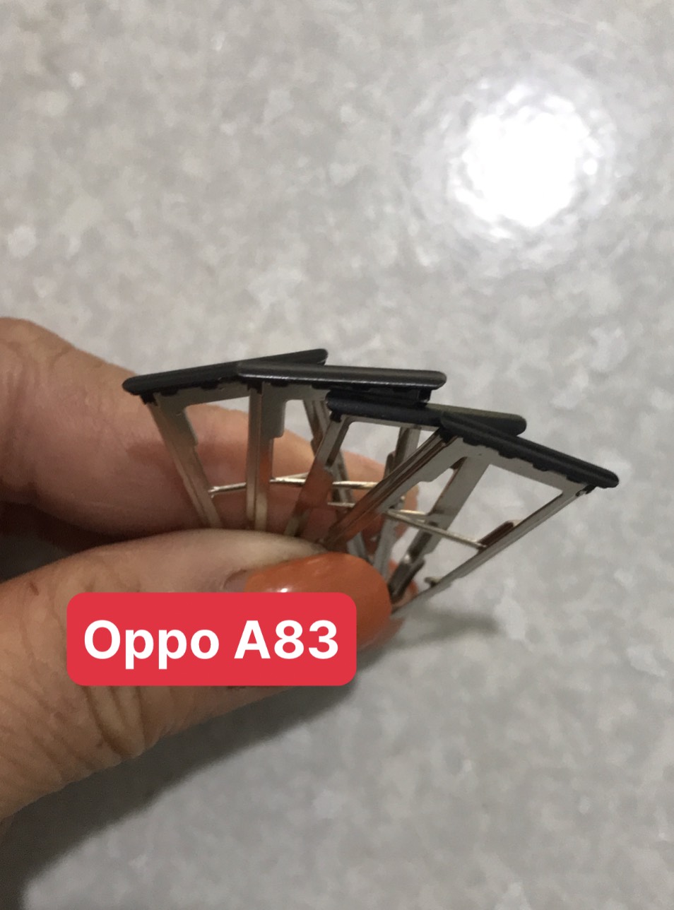 khay sim Oppo A83