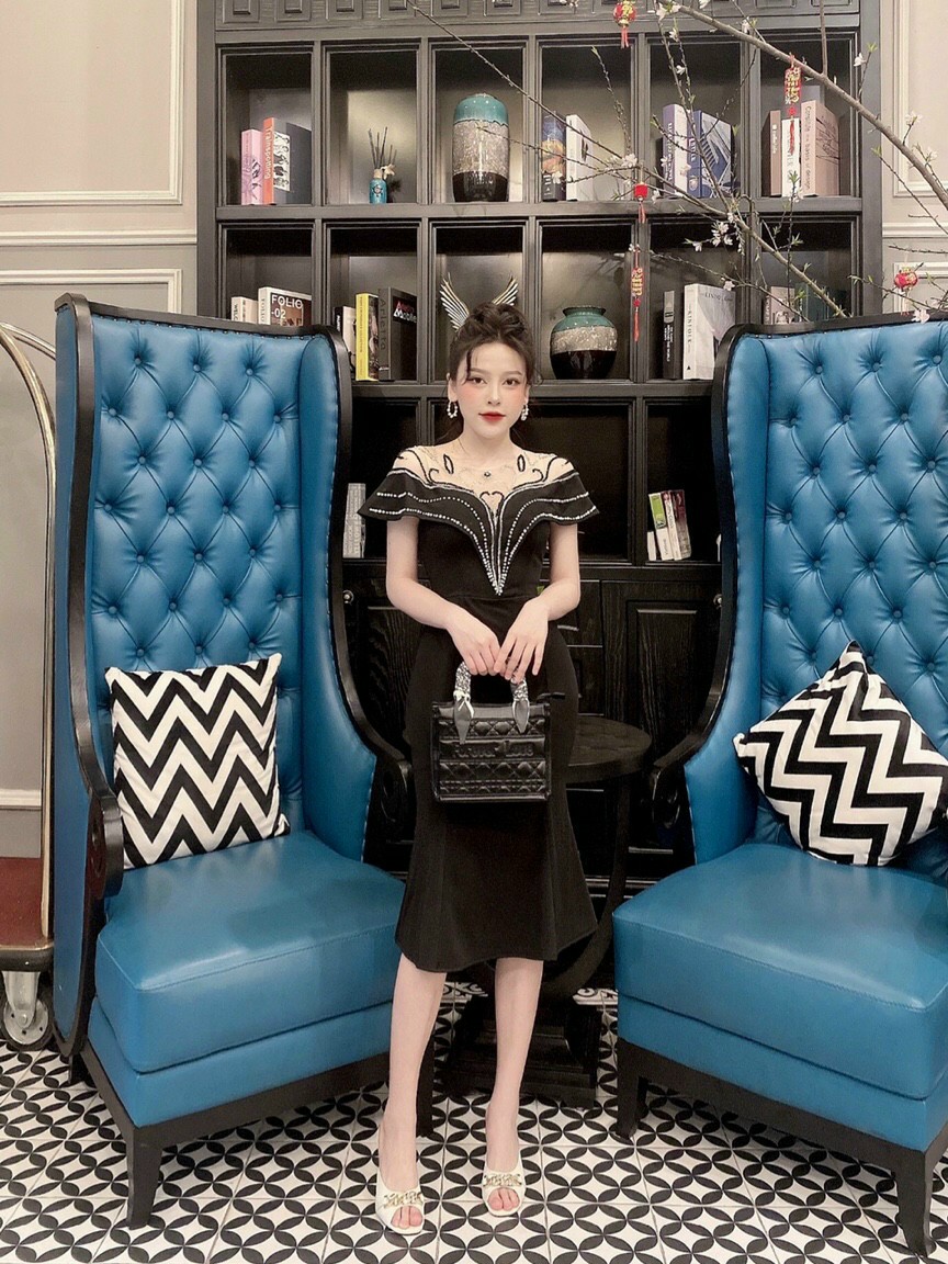 Đầm Body đuôi Cá kết pha lê - YB220159