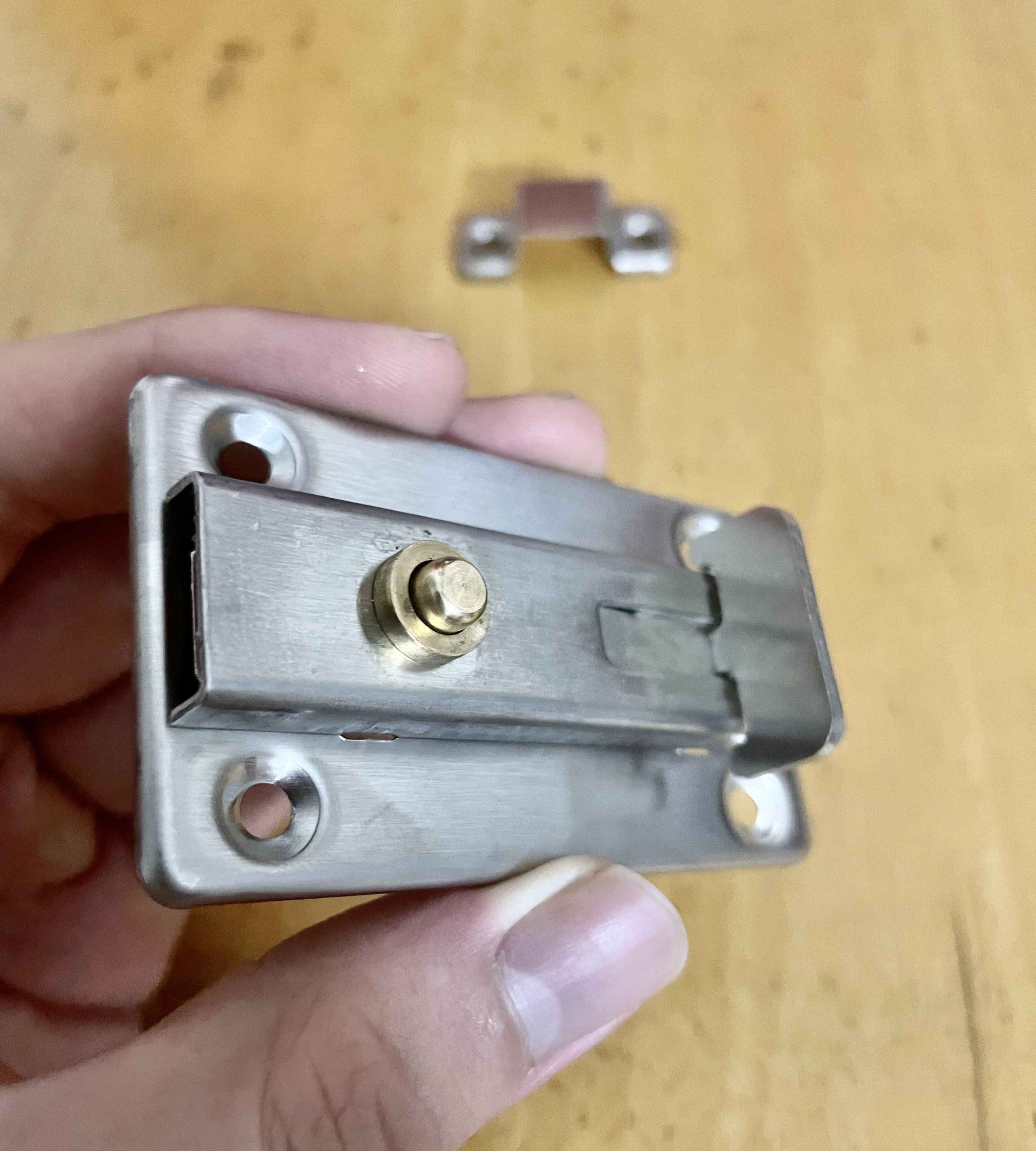Chốt cửa inox 8F (Chốt bấm inox 8F) NANCB