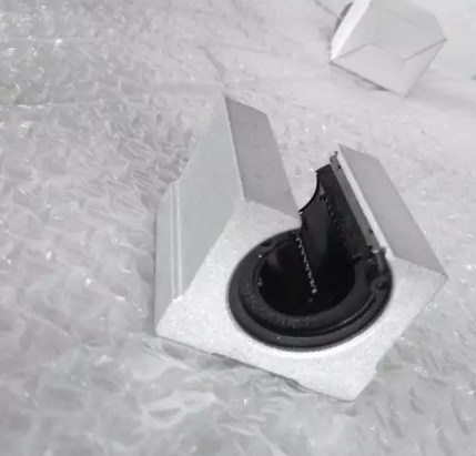 Con trượt tròn có đế SBR16 20 25 30UU