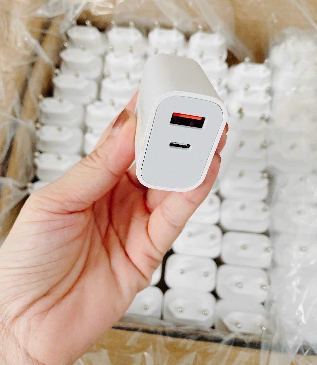 Củ sạc nhanh 20w 2 cổng, củ sạc nhanh usb, typec dùng cho mọi máy điện thoại không nóng, chuẩn dòng 20w ip, samsung, oppo