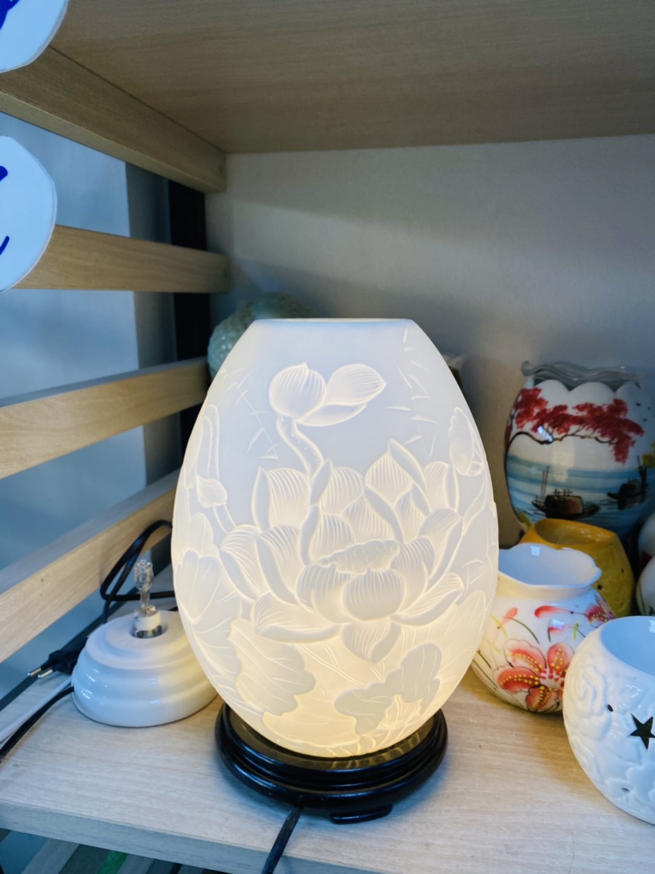 Đèn xông tinh dầu khắc dùng thờ cúng cao 30cm
