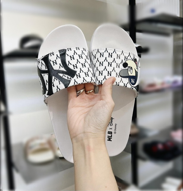 [4.4 - 6.4 Hoàn Tiền 15%] [HCM]Dép Mickey NờY nam nữ trend hot[TẶNG HỘP]
