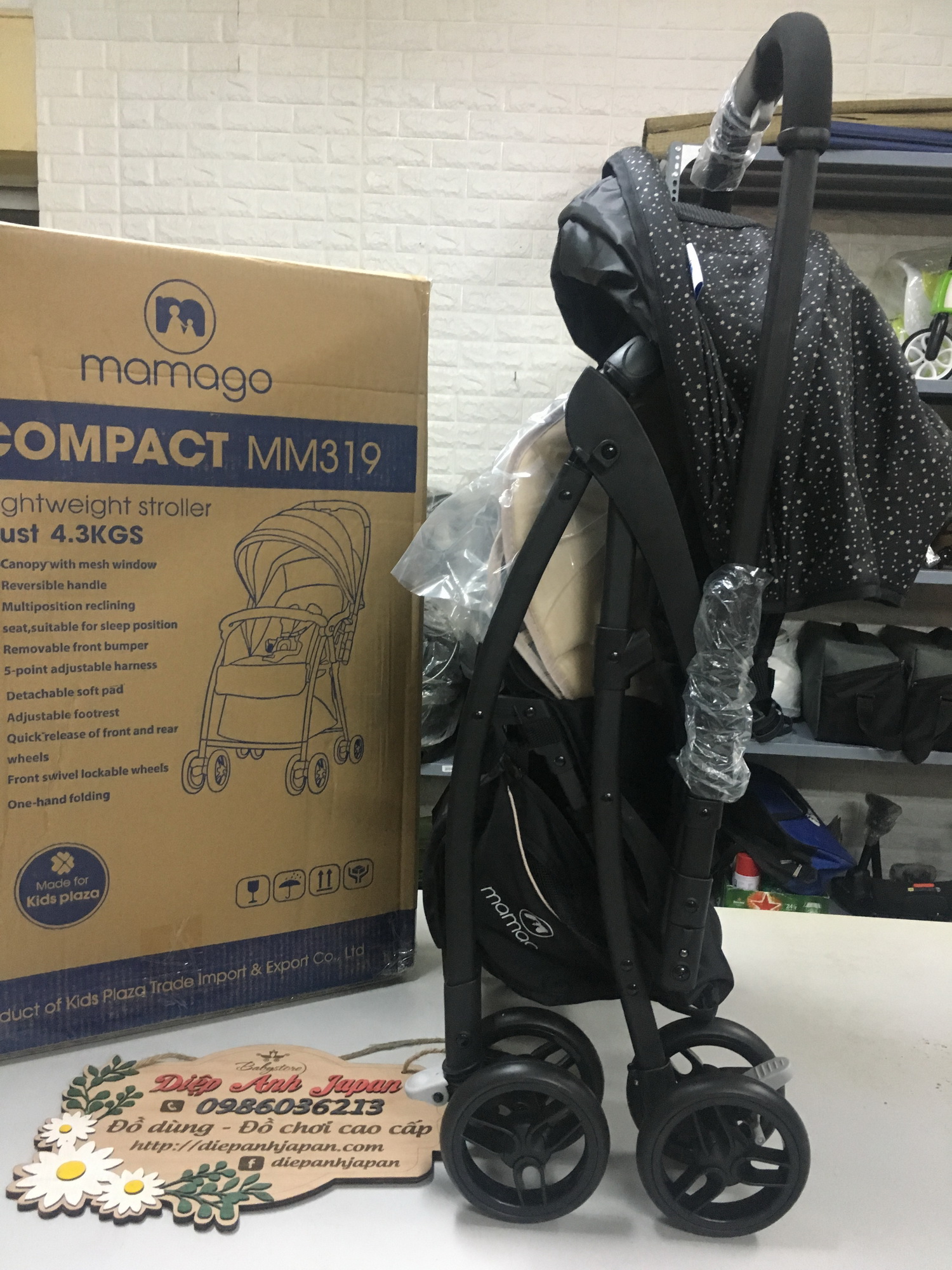 Xe đẩy em bé Kids Plaza Compact 319  (tên cũ Mamago Compact 319) màu đen