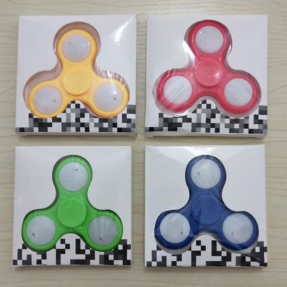 Con quay 3 cánh nhựa Spinner (Nhiều màu)