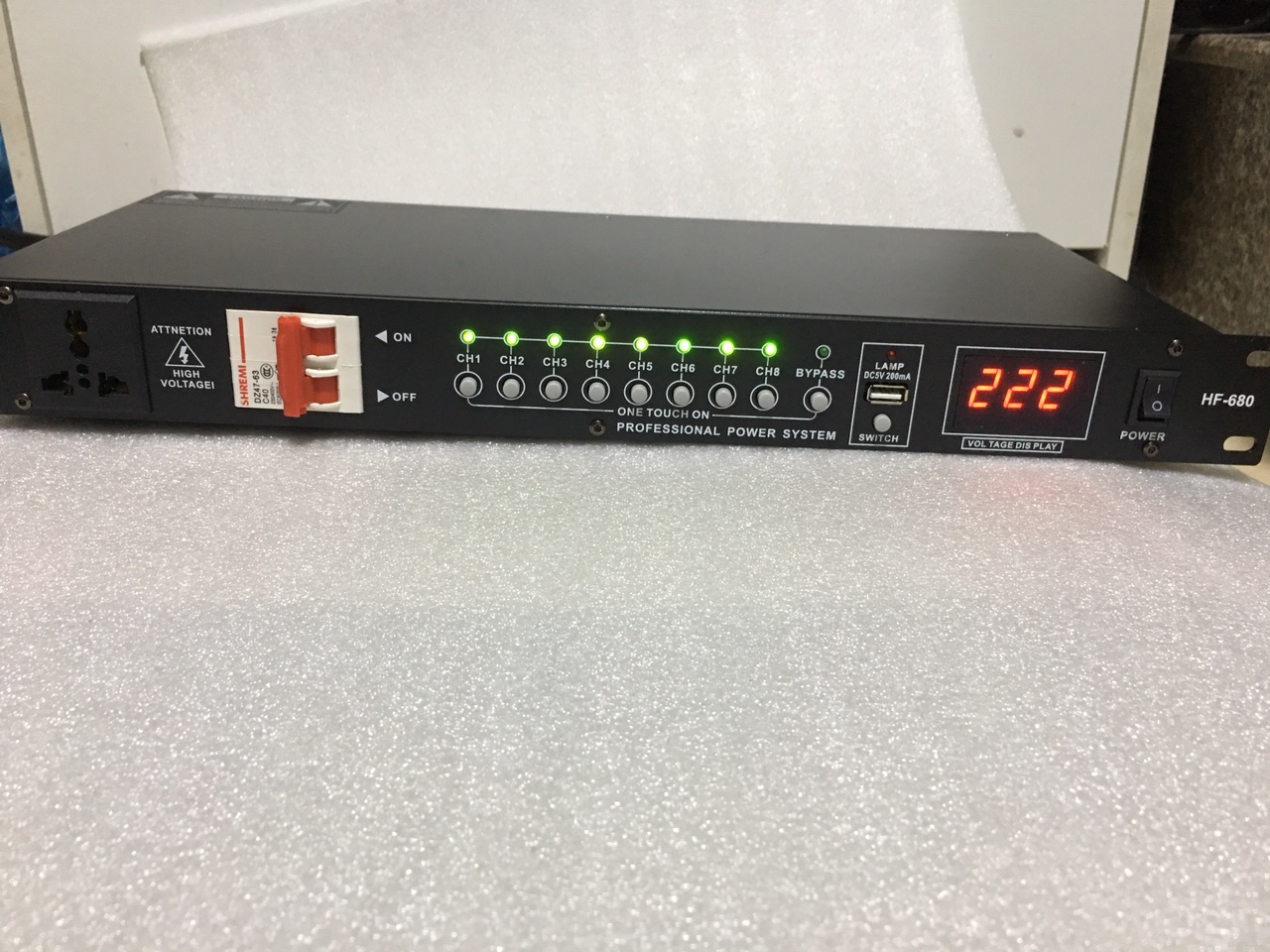 Quản lý nguồn dbx HF - 680 , 9 CỔNG . Có đèn led