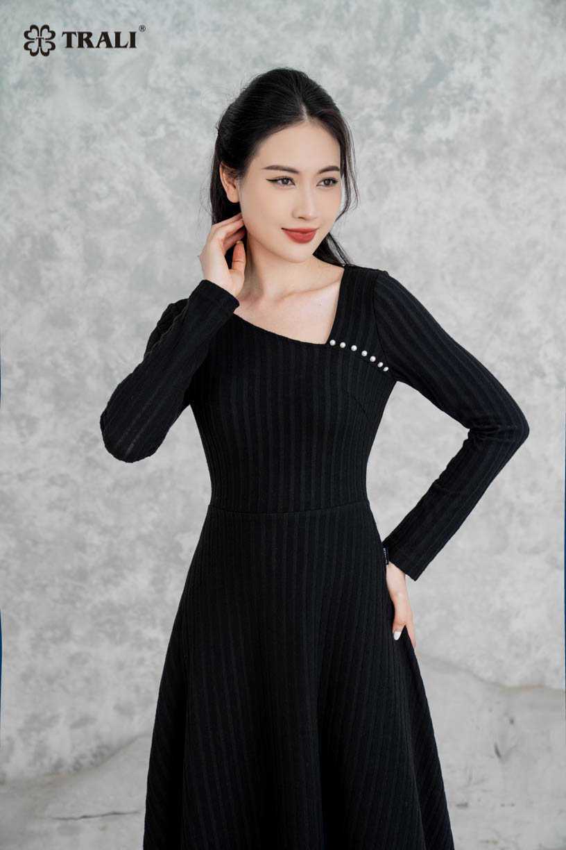 Đầm Len Nữ TRALI 23229 Màu Đen