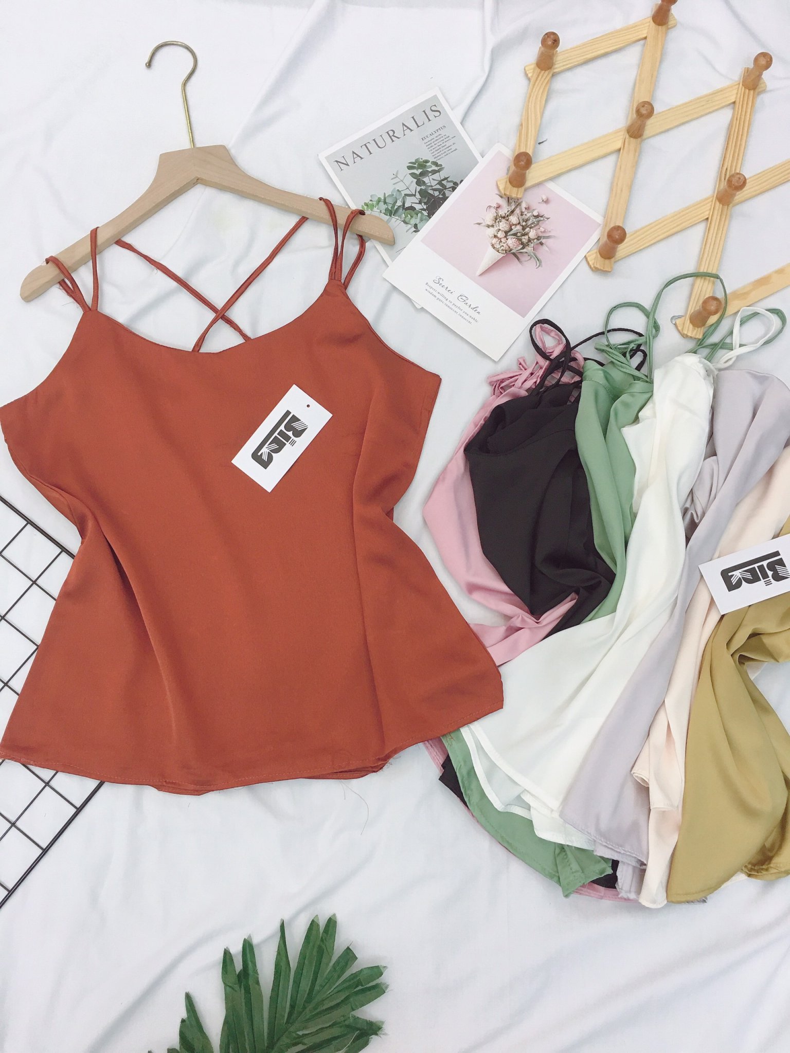 Áo hai dây nữ cổ tim vải lụa satin cao cấp