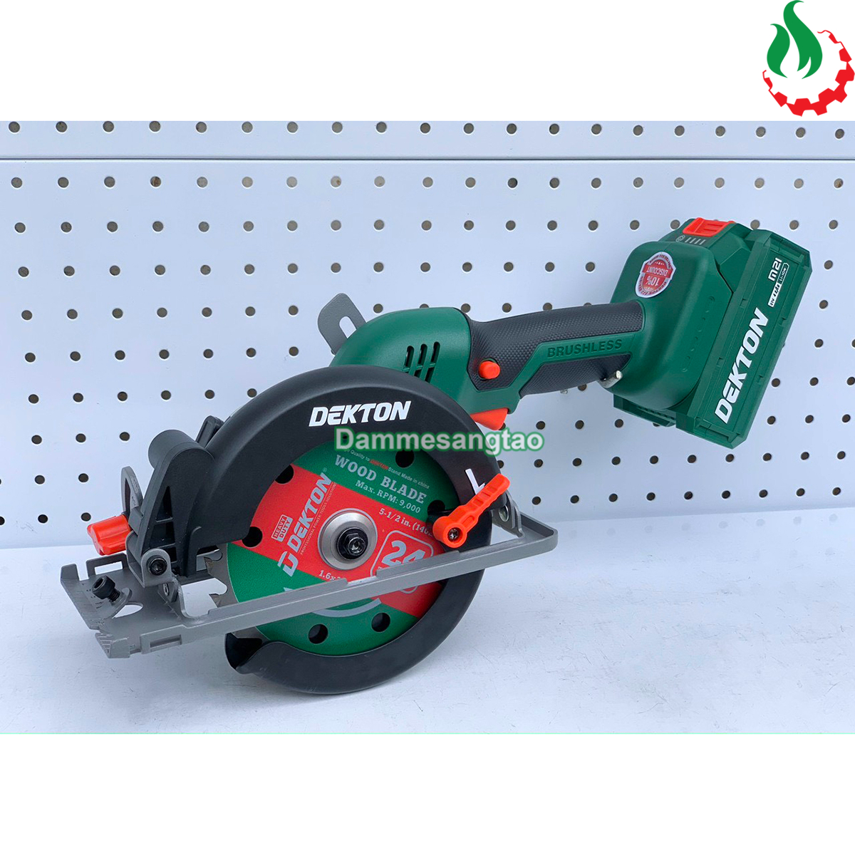 Máy cưa đĩa pin 21V Dekton M21-CS05BL (Laser soi mạch cắt)