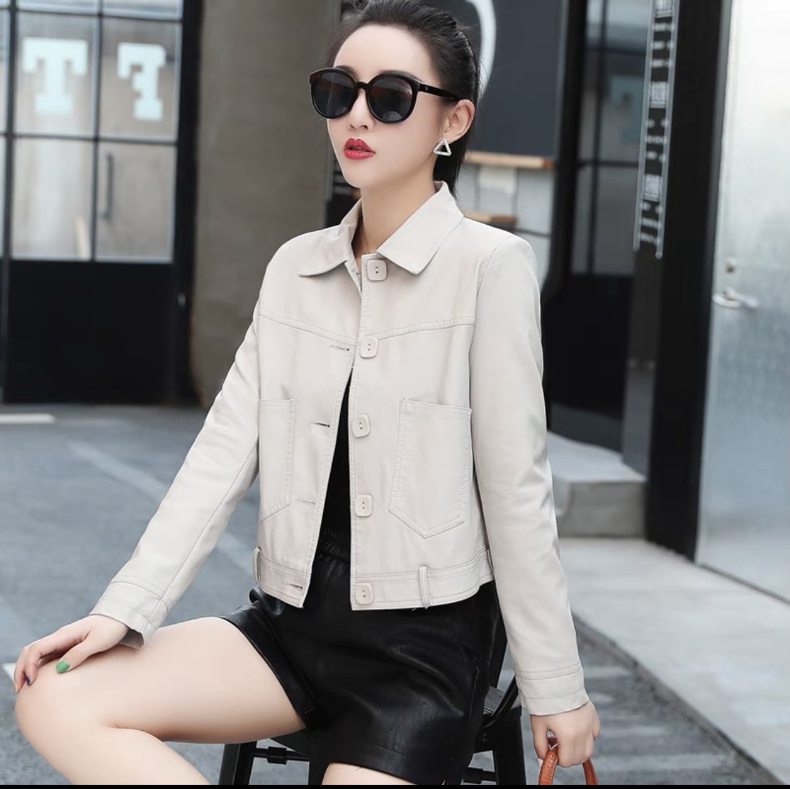Áo khoác kaki nữ phối nút form lửng hack dáng cực xinh cho các nàng vsxa
