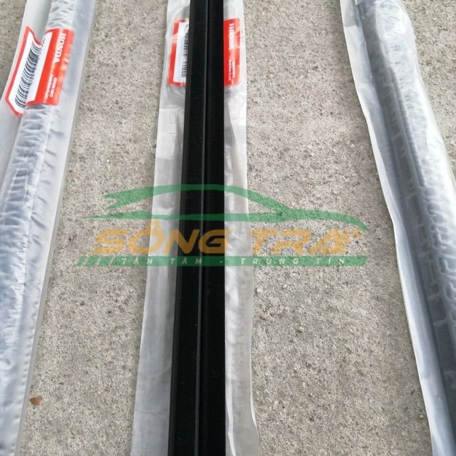 Nẹp chân kính ngoài xe honda civic