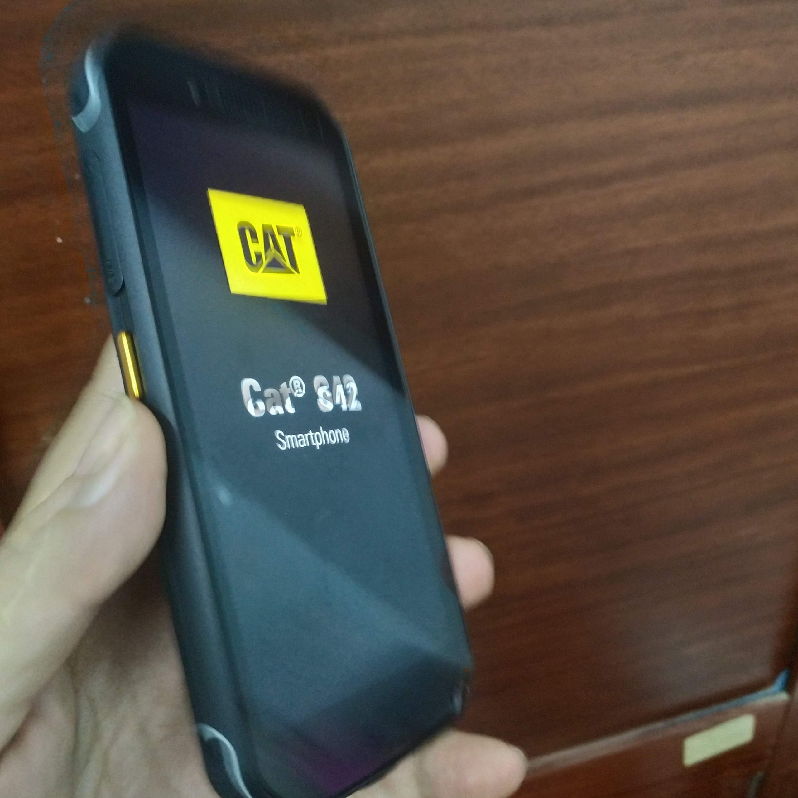 (MỚI 100% - HAI SIM) Điện thoại HAI SIM: CAT S42 (SẢN XUẤT 2021)