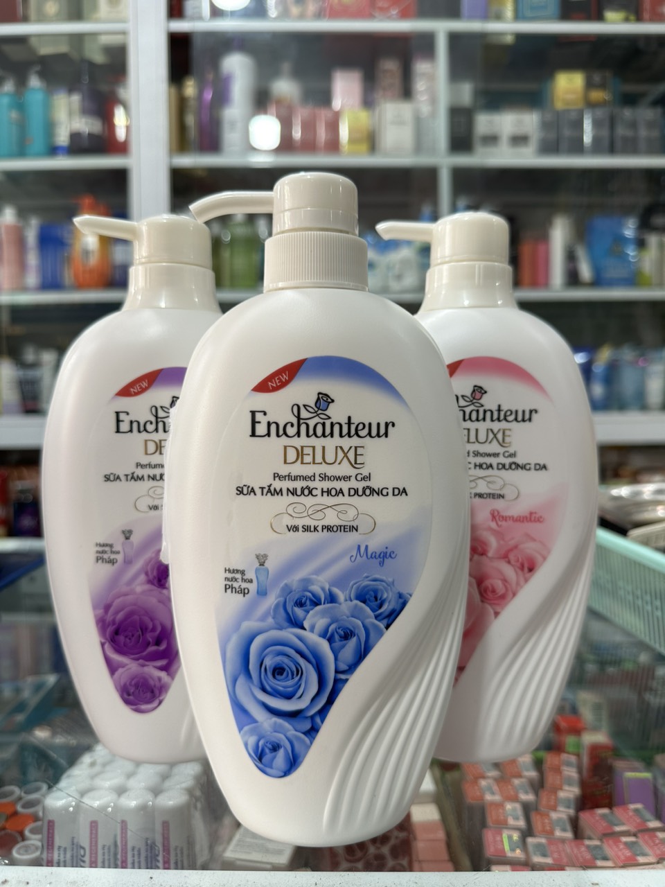 (XANH DƯƠNG)Sữa Tắm Enchanteur 650gr