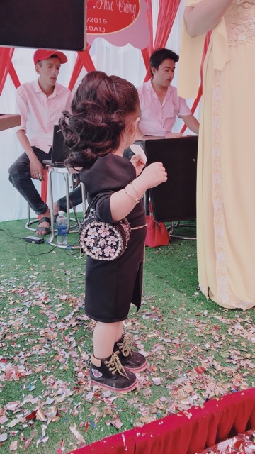 Tóc giả cho bé, ngoặm xoăn ngắn babe,25cm