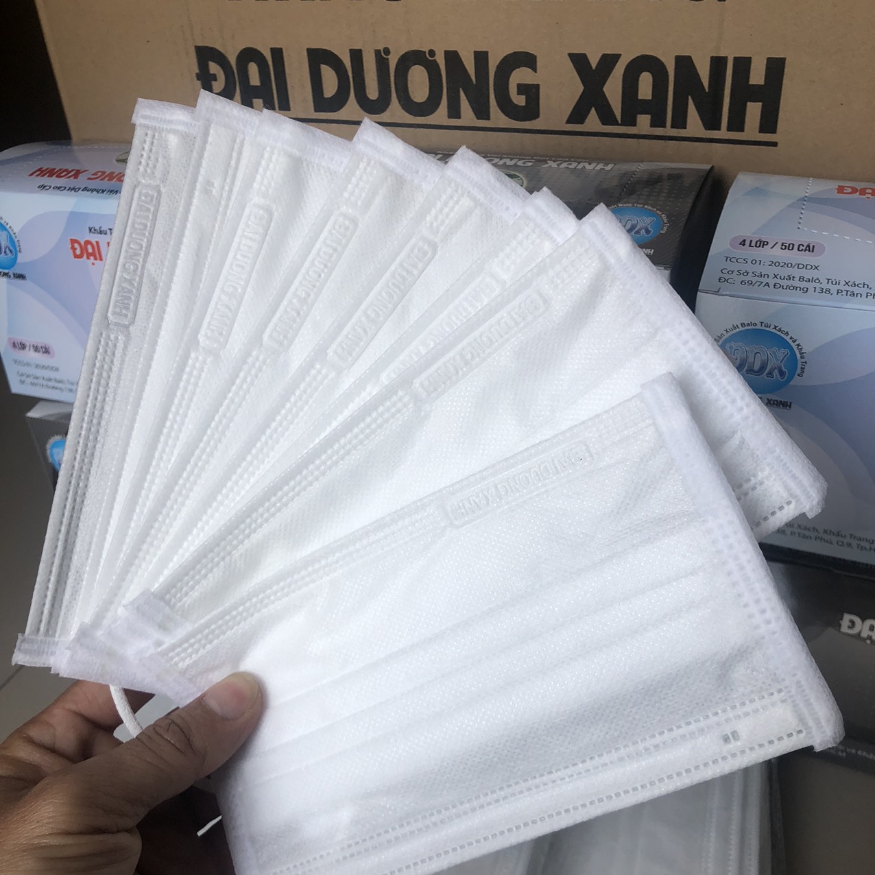 [HCM]Khẩu trang y tế Than hoạt tính 4 Lớp - Hộp 50 chiếc đã tiệt trùng với lớp than hoạt tính kháng khuẩn chống bụi Thanh tựa mũi và quai đeo dễ định hình chắc chắn vừa vặn không ảnh hưởng khí thở khi sử dụng khẩu trang BA