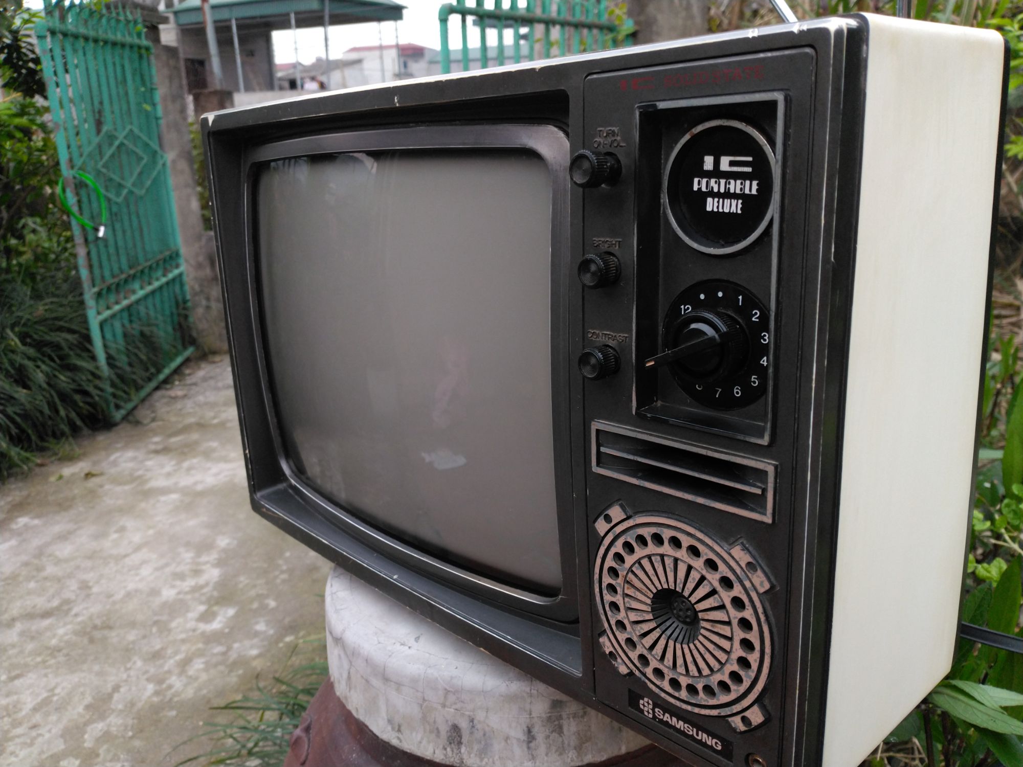 tivi sam sung đen trắng moden359k