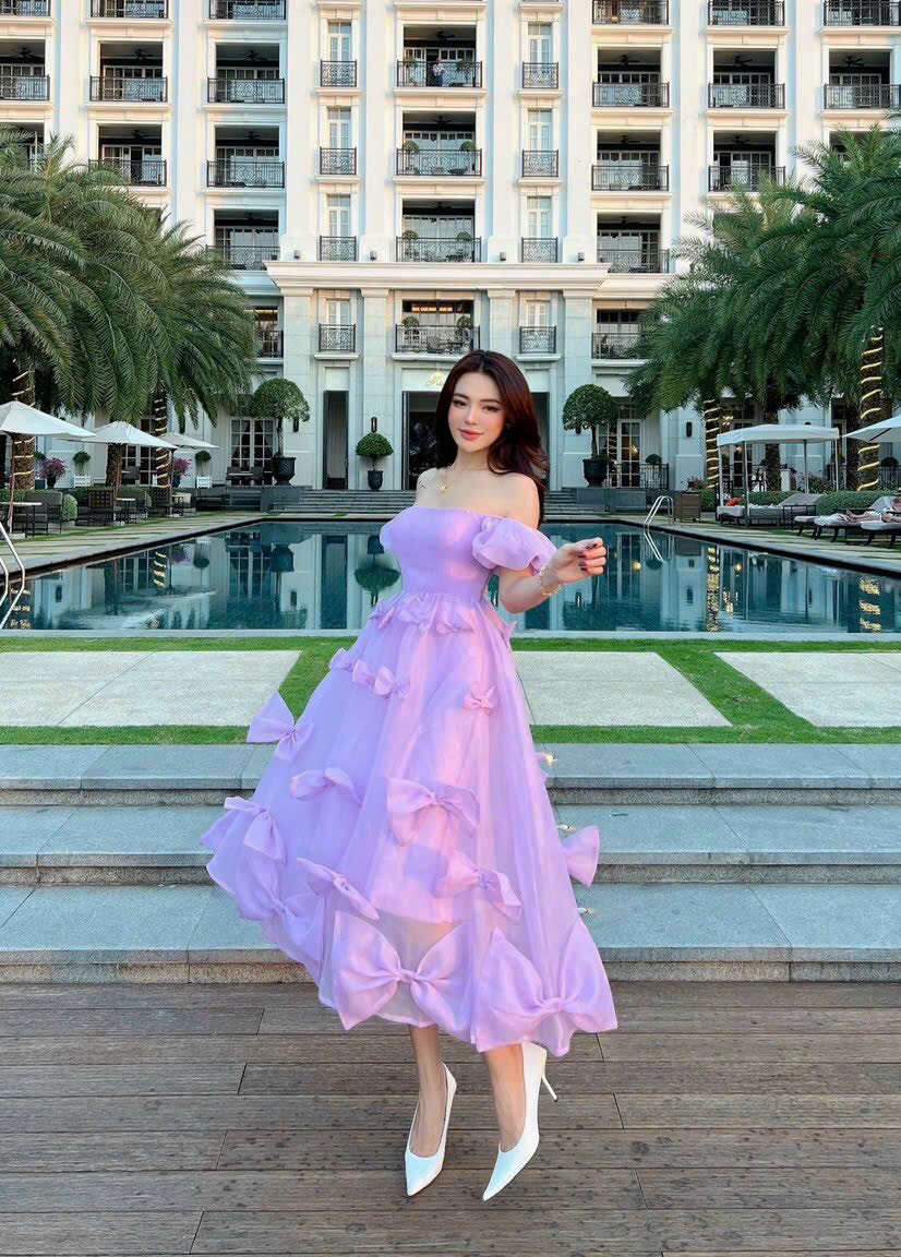 Đầm xòe đính nơ tay phồng cổ vuông có mút