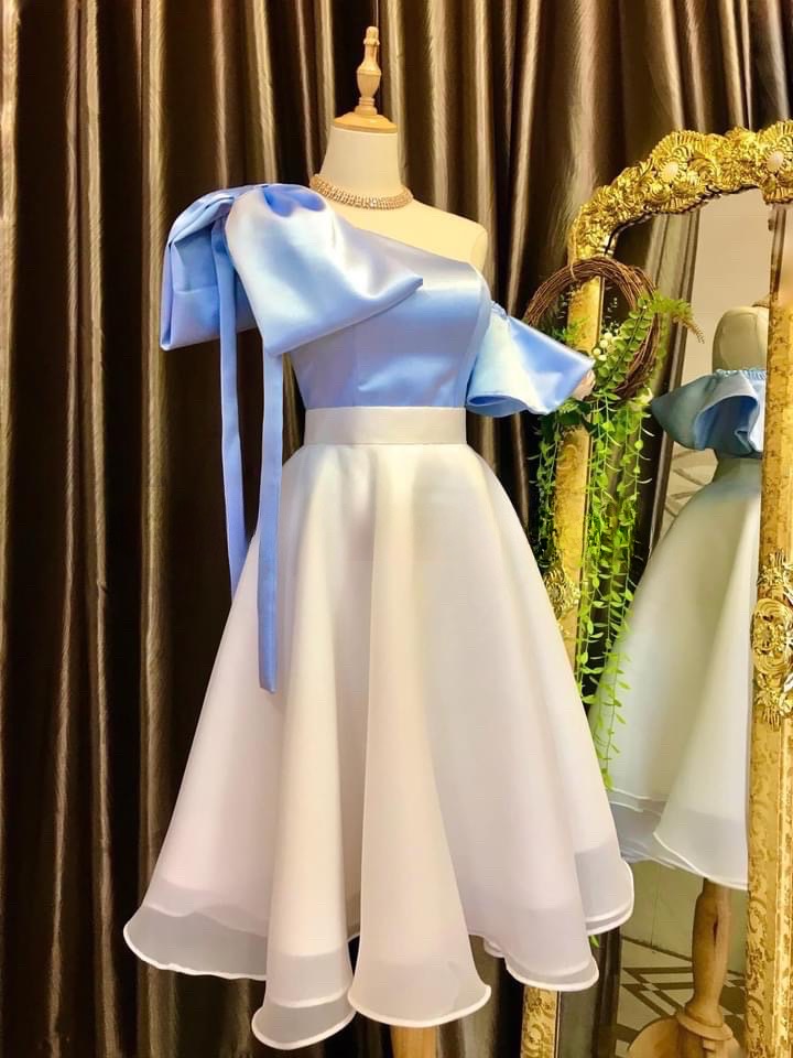 Dress fanned delivery type bow shoulder