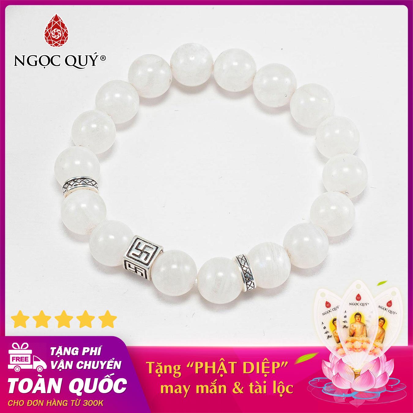 Vòng tay phong thủy nữ đá xà cừ trắng phối charm chữ vạn bạc 8mm - Ngọc Quý Gemstones