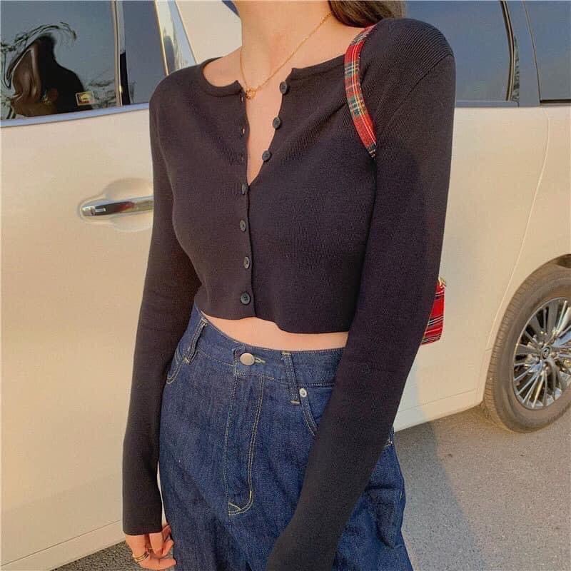 Croptop tay dài nút, sản phẩm có mẫu mã đa dạng, mang lại cảm giác thoải mái cho ngươi sử dụng, cam kết sản phẩm y như hình
