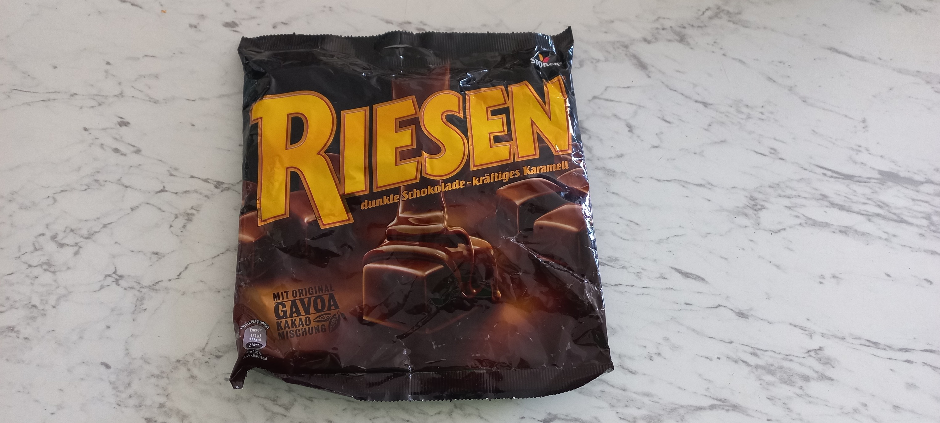 Kẹo sô-cô-la đen nhân mềm Riesen Dark Chocolate Chewy Toffee 231g.Best before: 08/2024