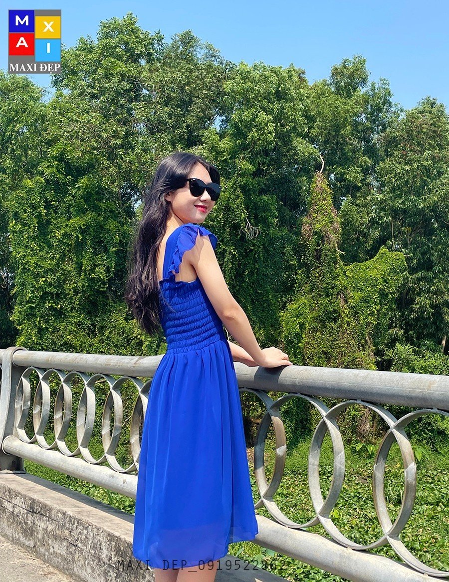 Váy xanh cô ban : Mix đồ với váy màu xanh cô ban cá tính
