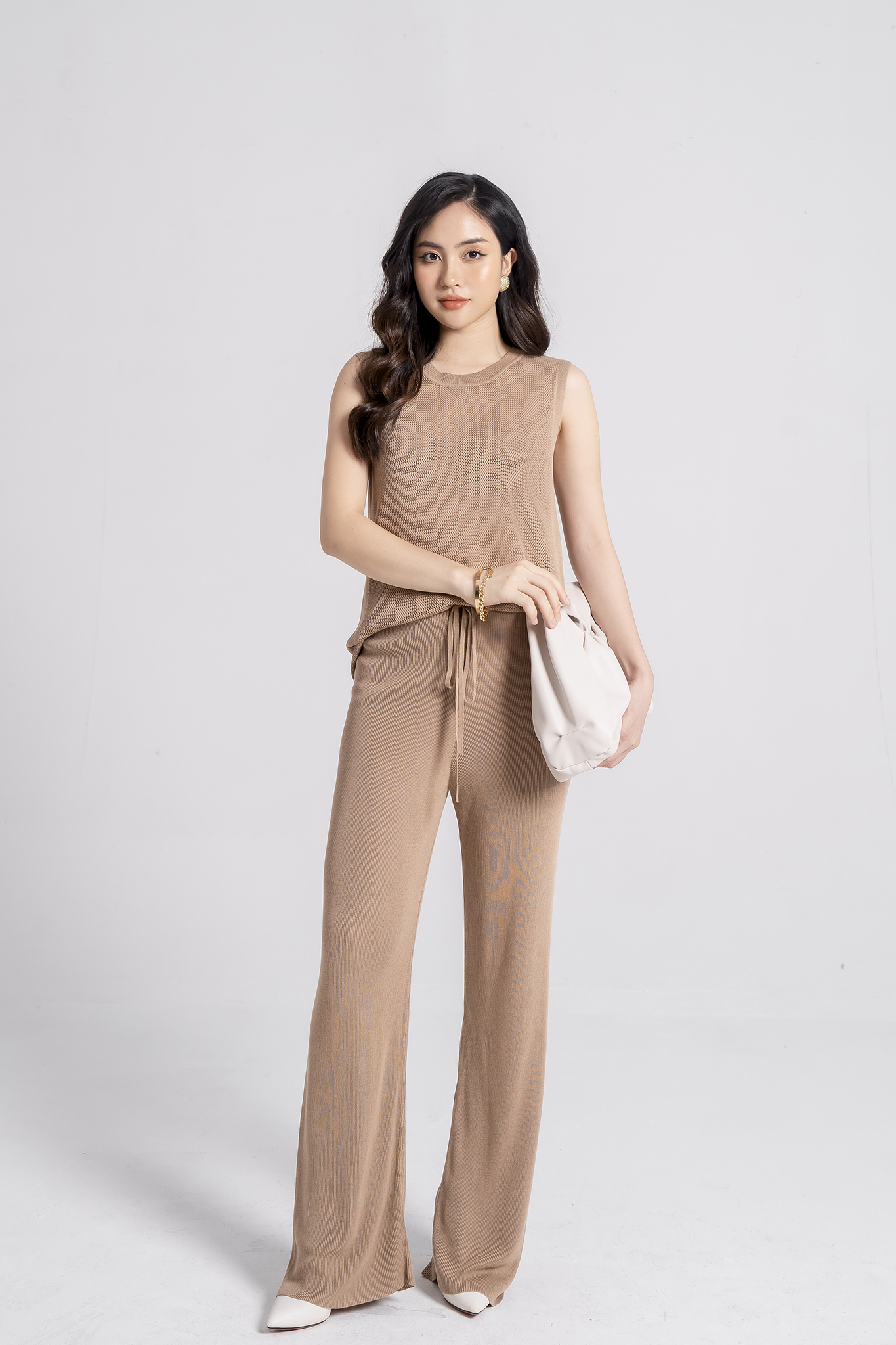 Áo len sát nách cổ tròn Eva de Eva 21AALE002N