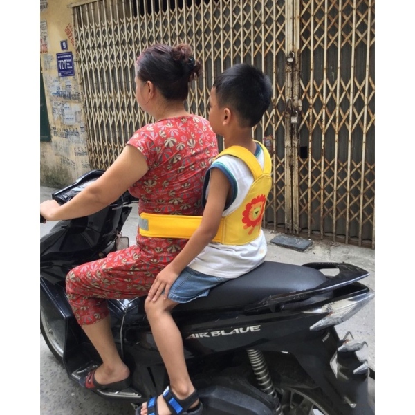 ⊙✳♧ edwin shop Dây đai nịt có khóa đai đeo xe máy quàng vai an toàn cho bé khi ngồi xe máy dạng balo âm ái vừa đẹp vừa tiện dụng