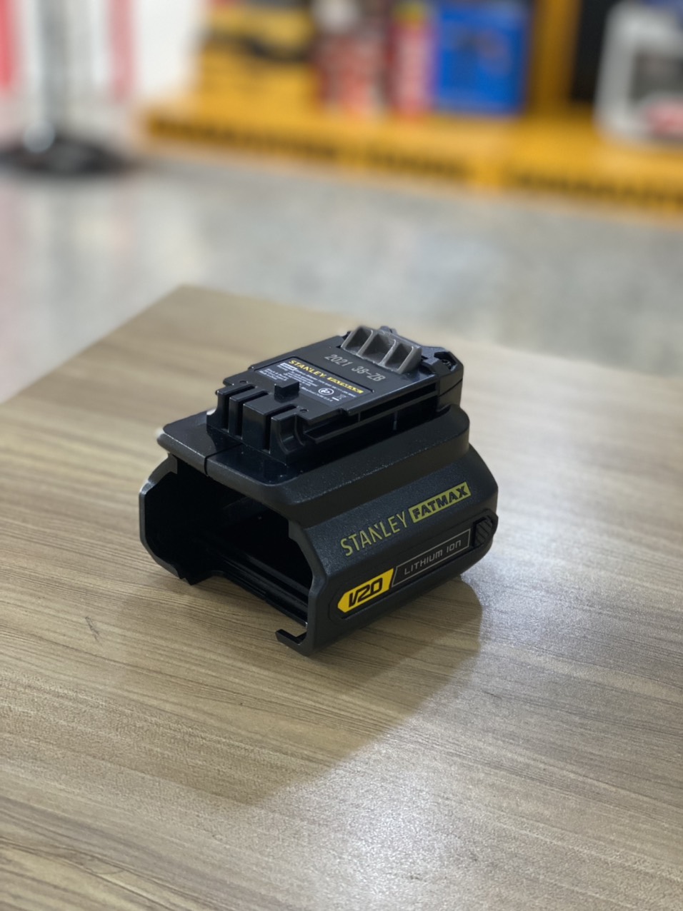 Đế chuyển pin 20V Stanley SBA100