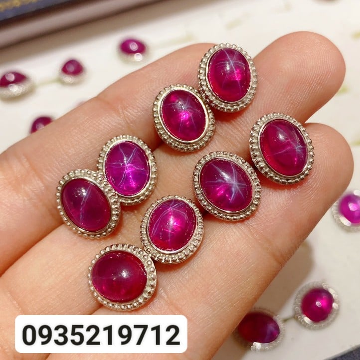 Bông tai đá ruby lên sao siêu đẹp. Sản phẩm phù hợp mọi lứa tuổi.