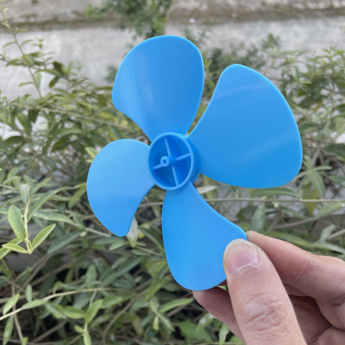 Cánh quạt 4 lá trục 120mm trục 2mm