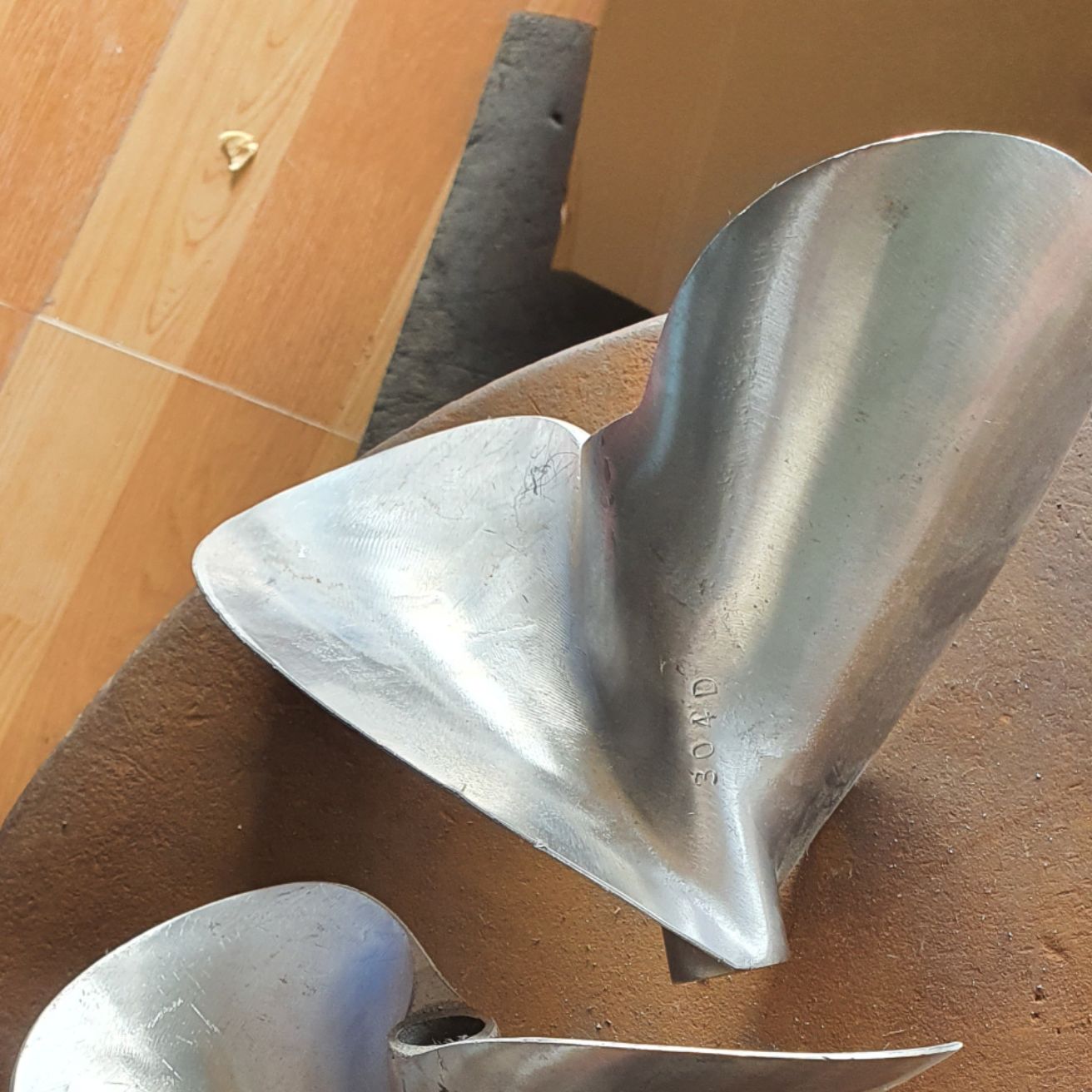 chân vịt inox