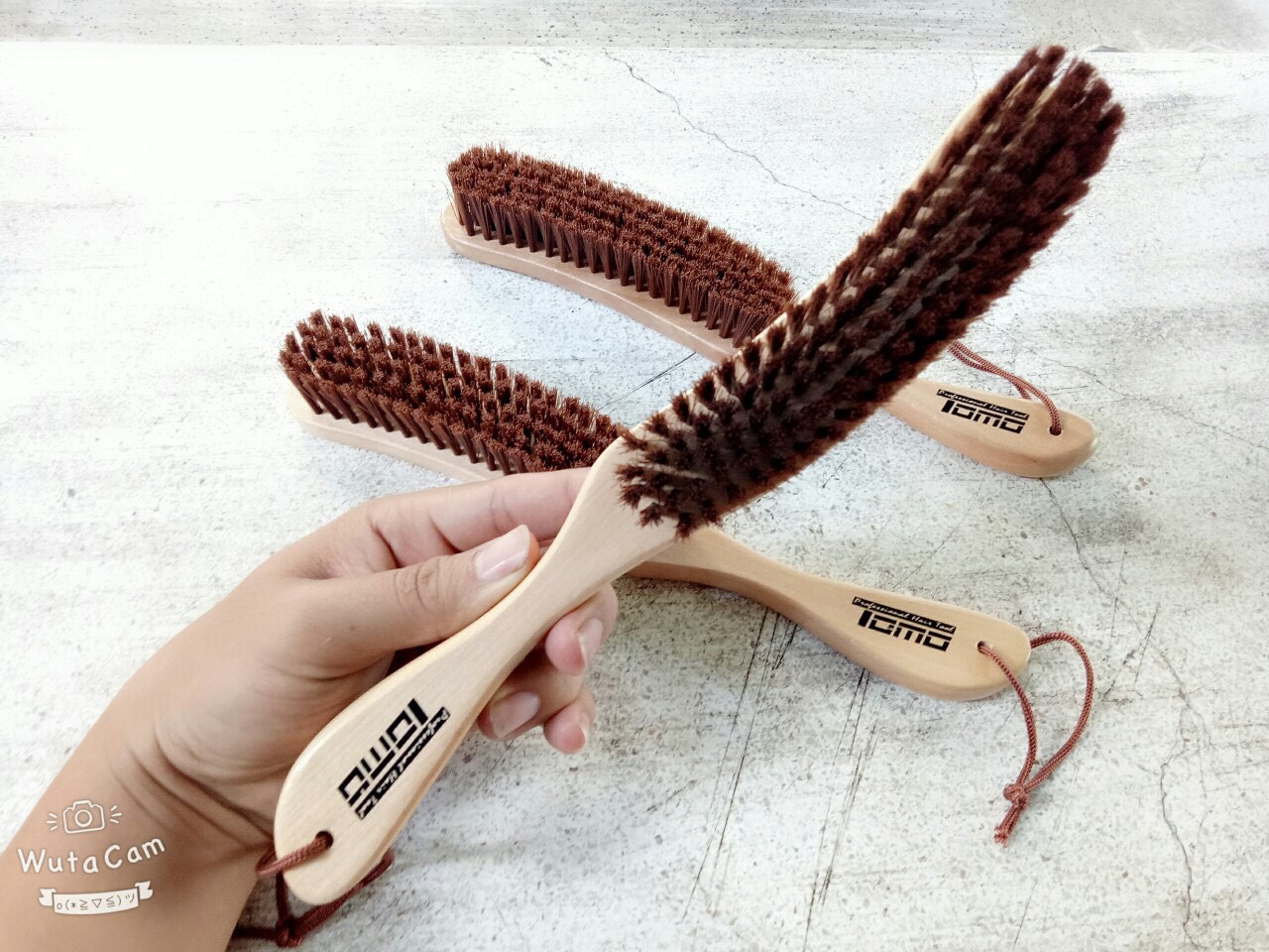 Chổi phủi tóc barber cán gỗ cong dài 27cm