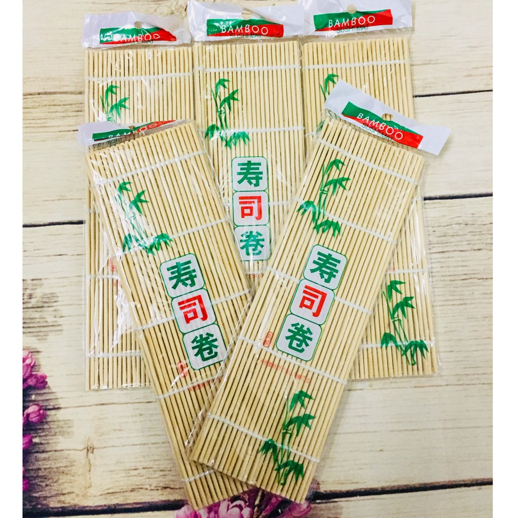 Mành tre cuộn cơm rong biển kimbap