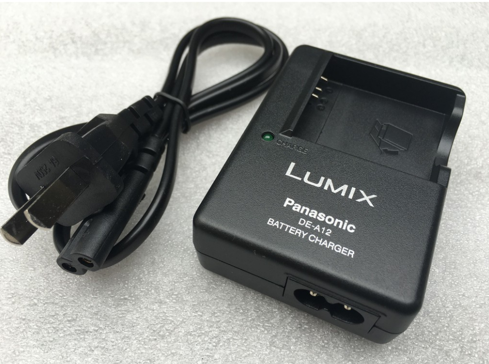 Sạc máy ảnh Panasonic DE-A12 (cho pin CGA-S005) - Hàng nhập khẩu