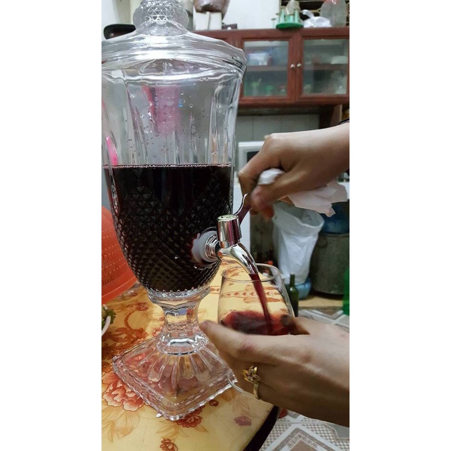 Bình thủy tinh đựng nước có vòi 2L