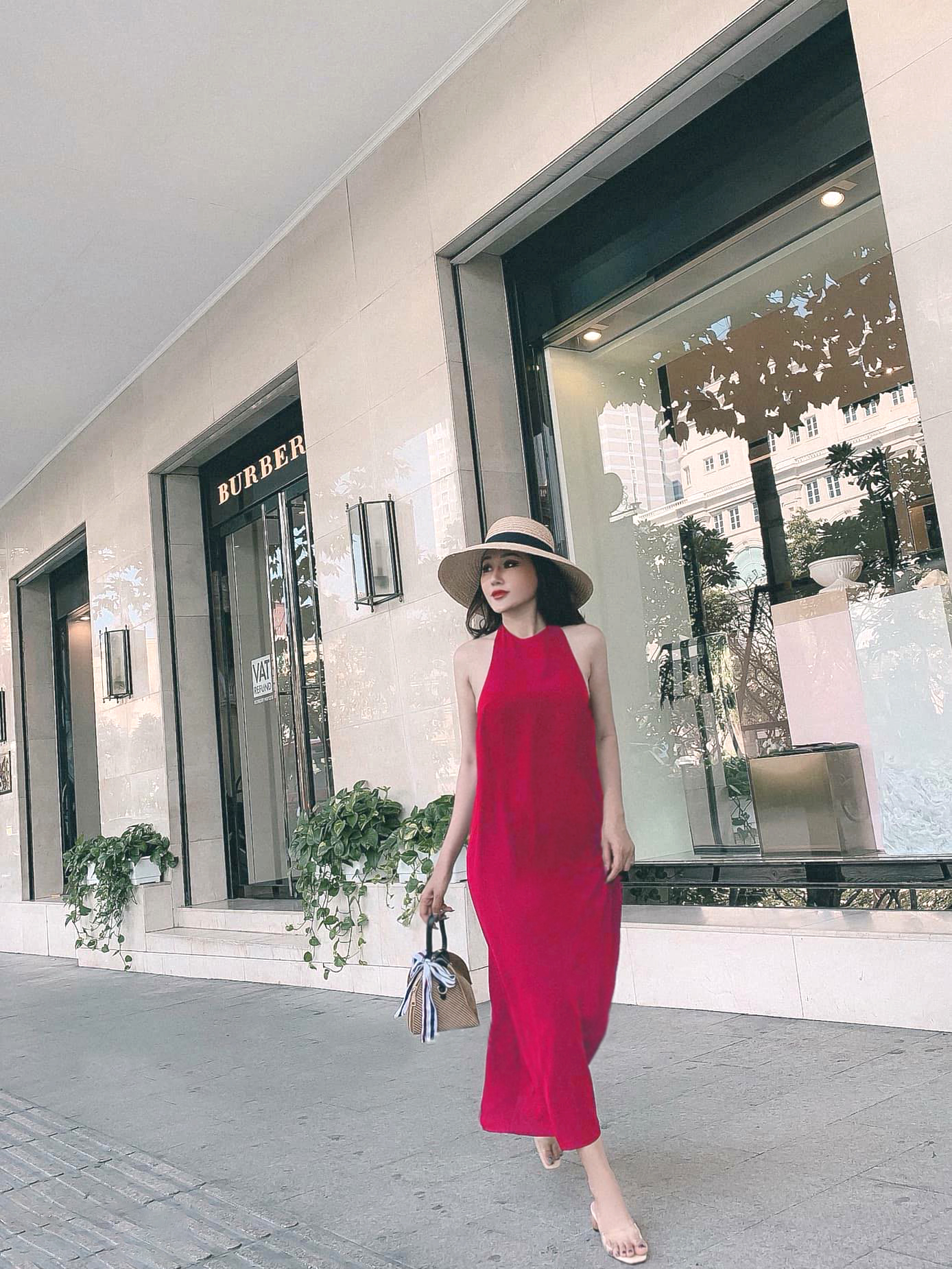 Đầm maxi cổ yếm hở lưng