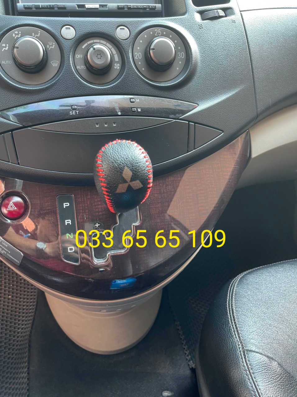 Bọc da cần số Mitsubishi Grandis (AT) số tự động