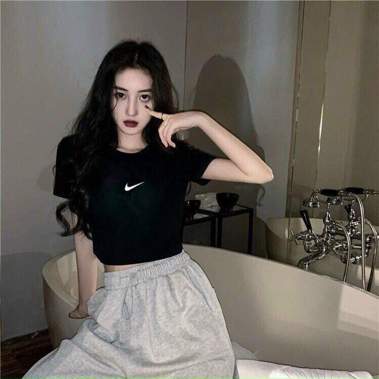 Combo 2 áo croptop trắng đen đầy cá tính