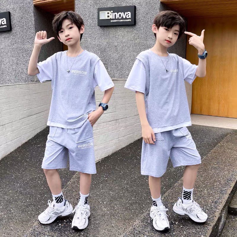 Đồ bộ bé trai Con Xinh cotton tay trắng phối kiểu PERSON thời trang dành cho bé trai từ 4 đến 10 tuổi