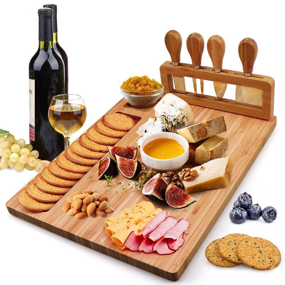 Khay gỗ thớt gỗ đựng đồ ăn, phô mai kèm set dao