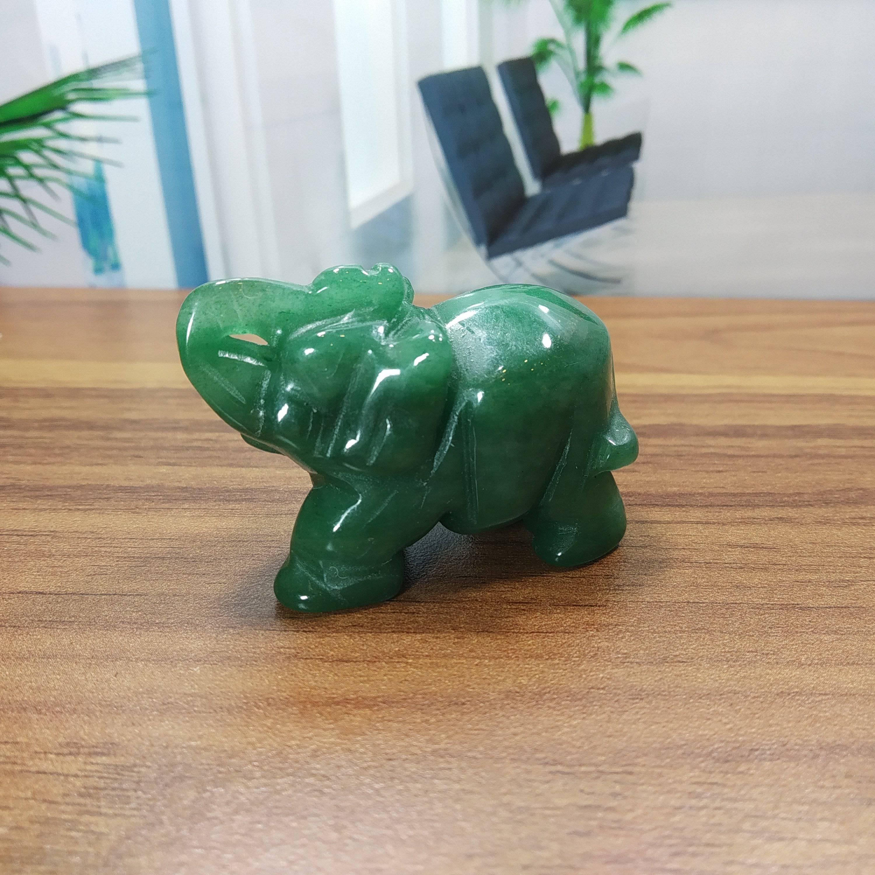 Phong thủy tượng voi đá thạch anh xanh