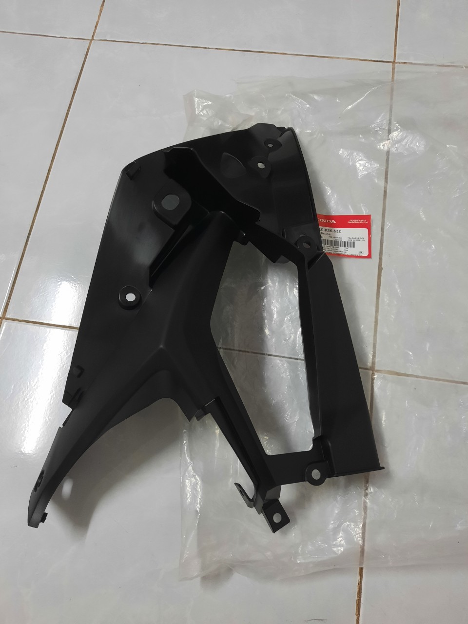 Nhựa nhám ốp trong cánh yếm winner v1 zin hãng