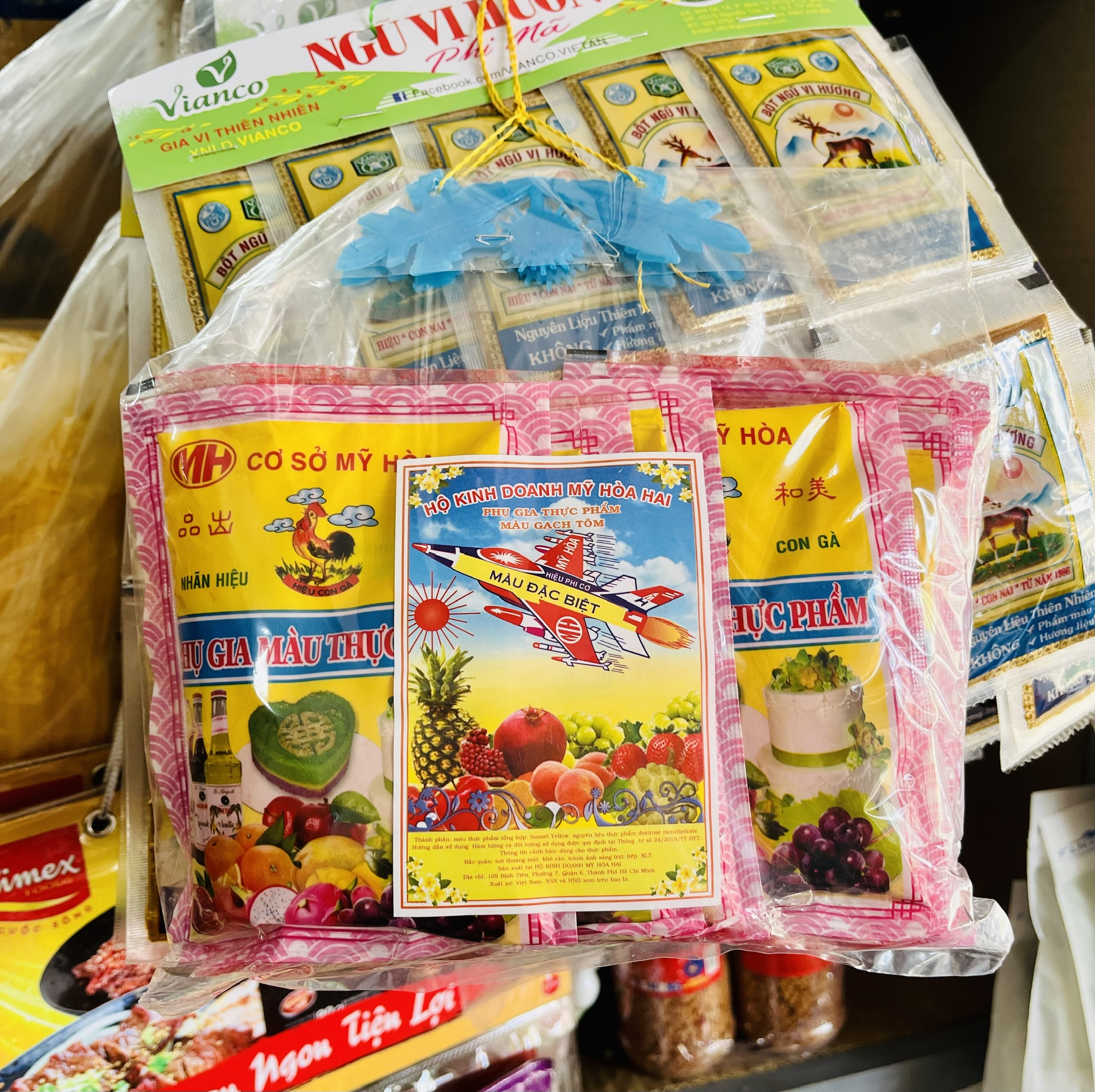 Lốc Màu thực phẩm - màu đỏ hiệu Con Gà (10 gói x 50g)
